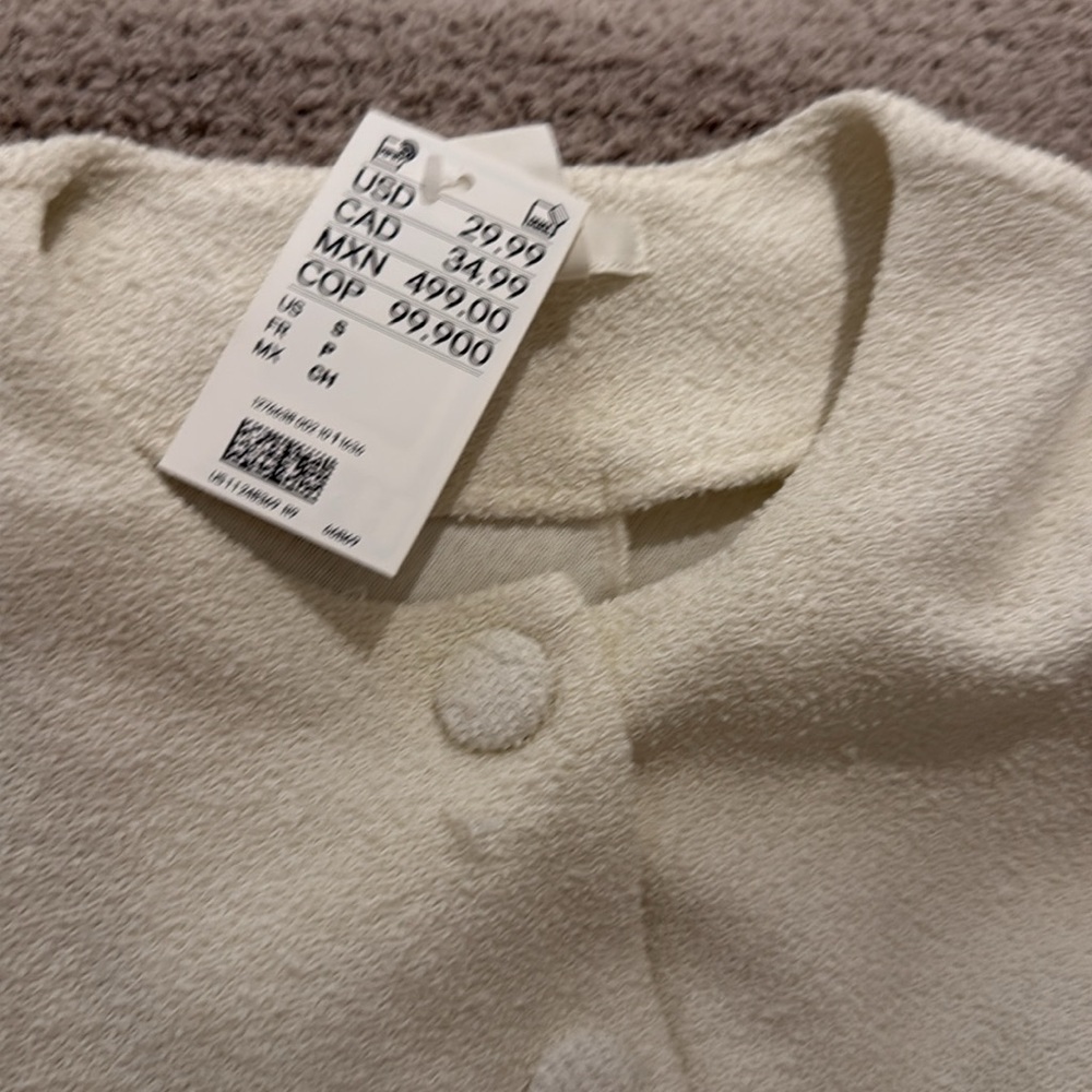 New H&M Button Top - Picture 3 of 5